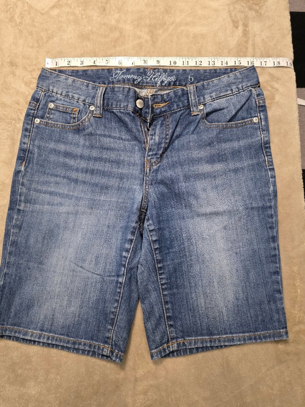 Tommy Hilfiger Denim Bermuda Shorts Women's Size 6 Medium Wash Blue Jeans